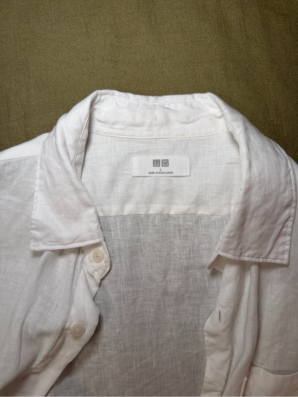 Uniqlo Men’s White Linen Button-Down Shirt